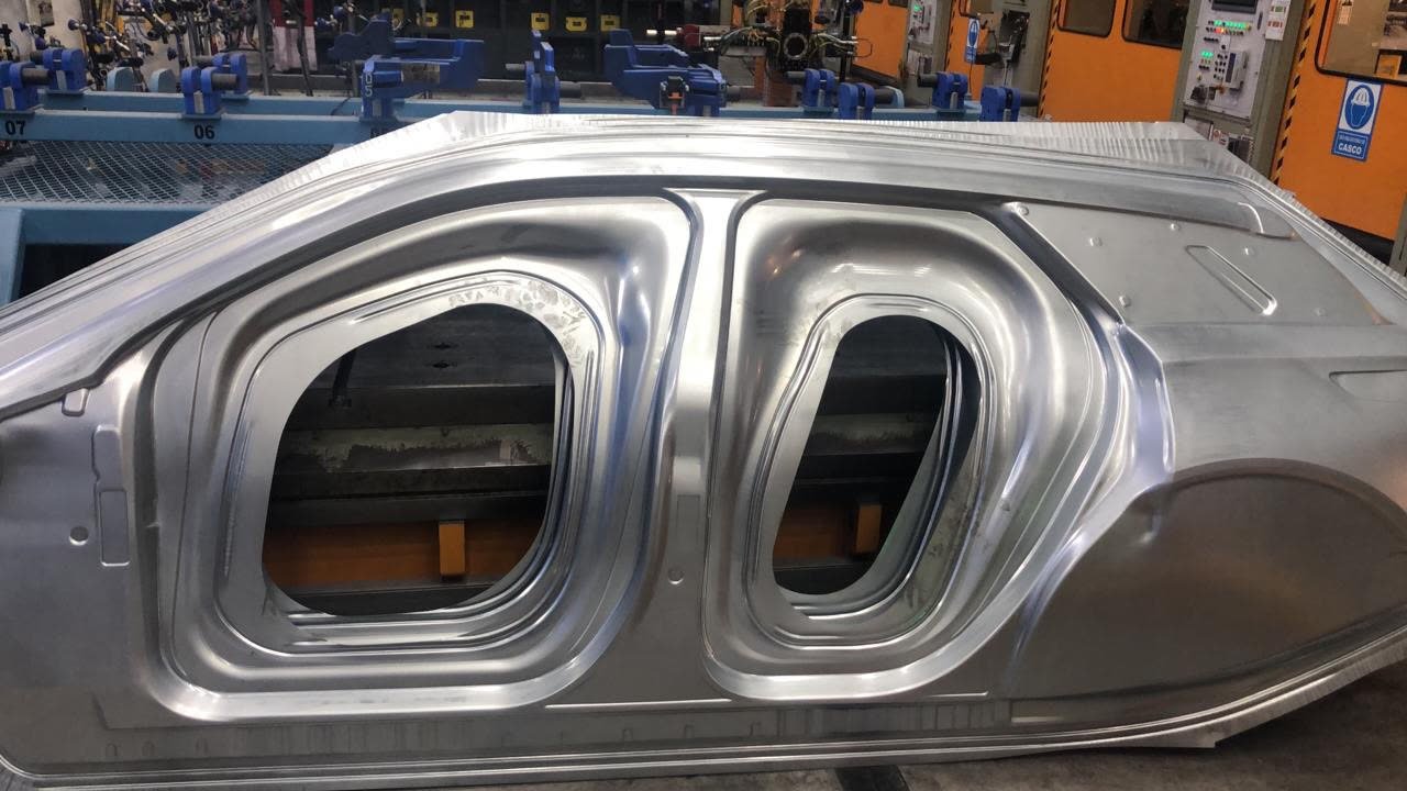 Lateral de carroceria estampada